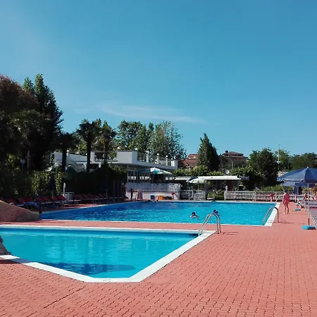 Parco vacanze Villaggio Costa D'argento 4*